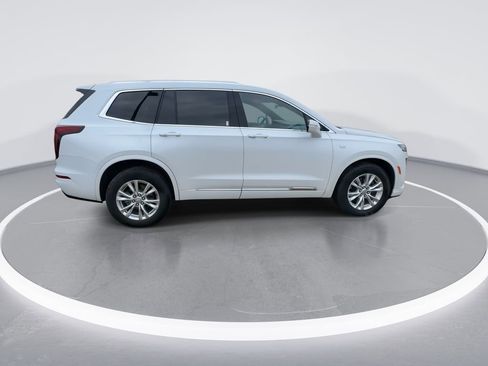 Used 2024 Cadillac XT6 Luxury w/ LPO, Floor Liner Package AWD/4WD image 9
