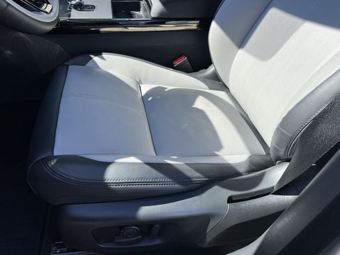 Certified 2024 Land Rover Range Rover Velar Dynamic SE image 18