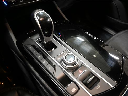 Used 2017 Maserati Levante AWD/4WD image 20