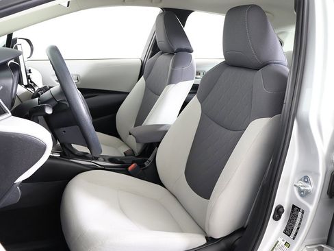 Used 2021 Toyota Corolla LE image 25