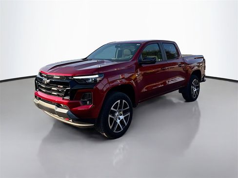 Used 2024 Chevrolet Colorado Z71 w/ Z71 Convenience Package 2 image 3