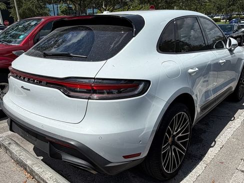 Used 2022 Porsche Macan AWD/4WD image 2