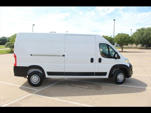 Used 2025 RAM ProMaster 2500 w/ Convenience Group FWD image 5