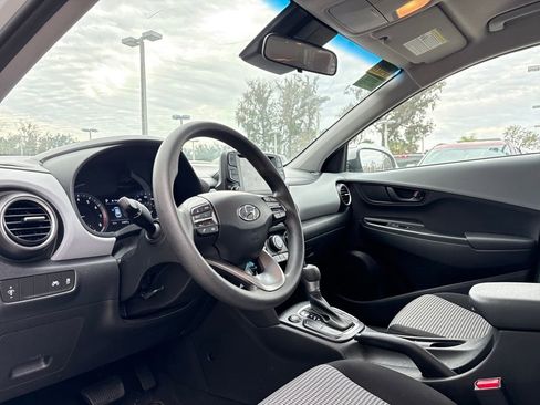 Used 2021 Hyundai Kona SE image 6