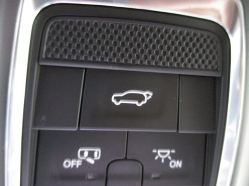 Used 2023 Jeep Grand Cherokee Limited w/ Black Appearance Package image 31