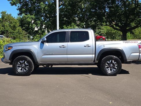 Used 2022 Toyota Tacoma TRD Off-Road w/ Technology Package AWD/4WD image 5