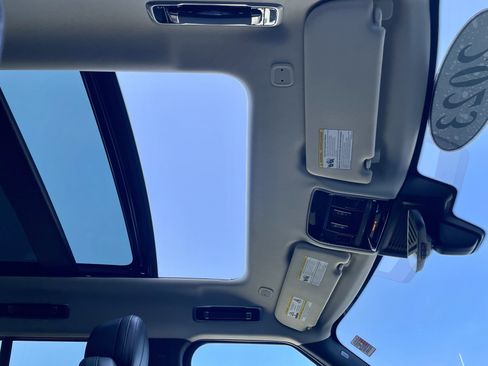 Used 2023 Land Rover Range Rover SE image 18