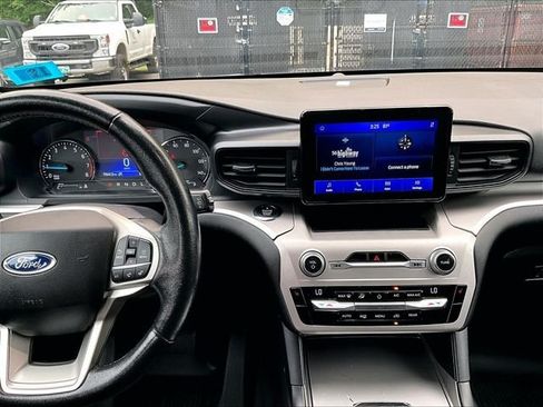 Used 2021 Ford Explorer XLT AWD/4WD image 6