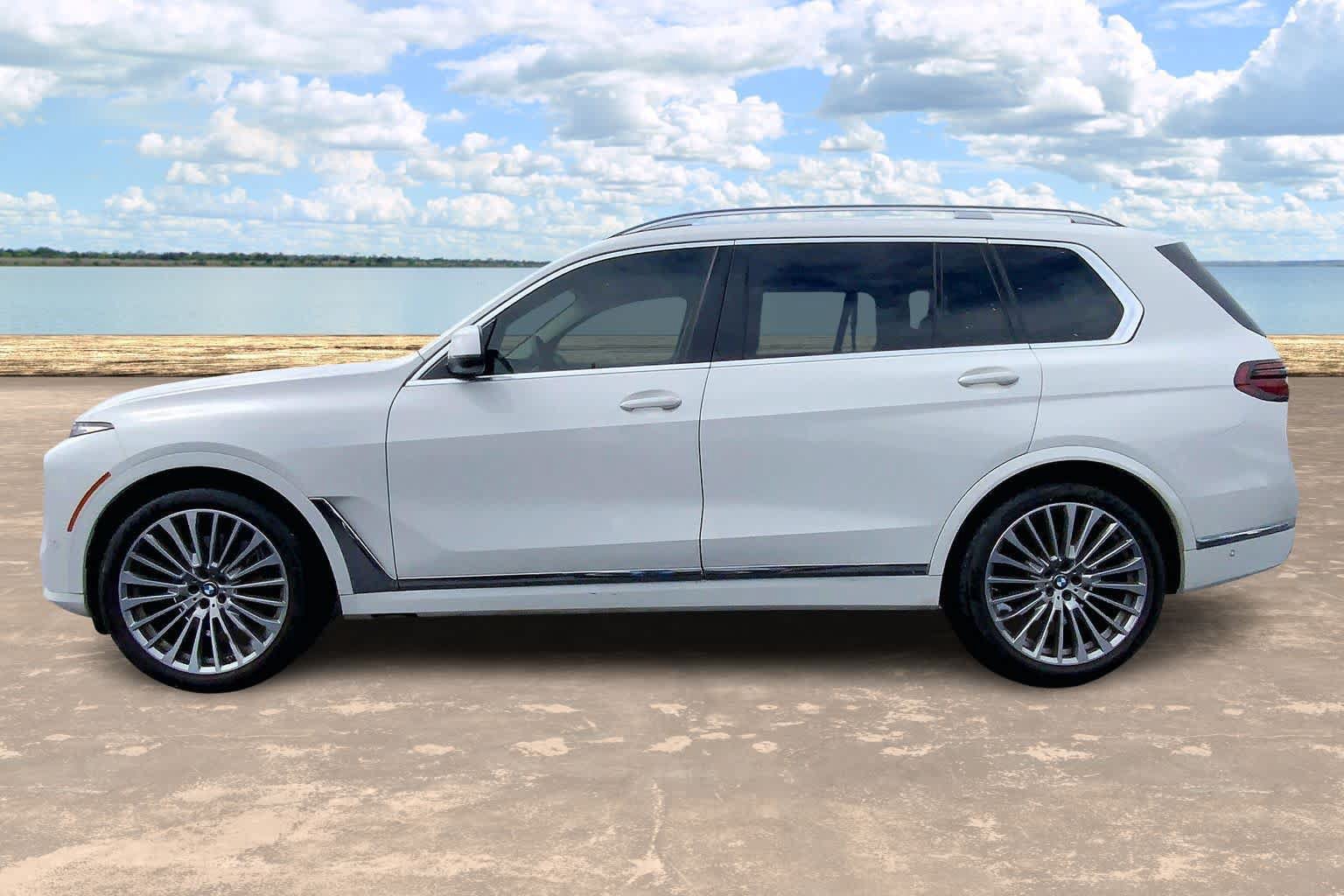Used 2024 BMW X7 xDrive40i AWD/4WD image 3