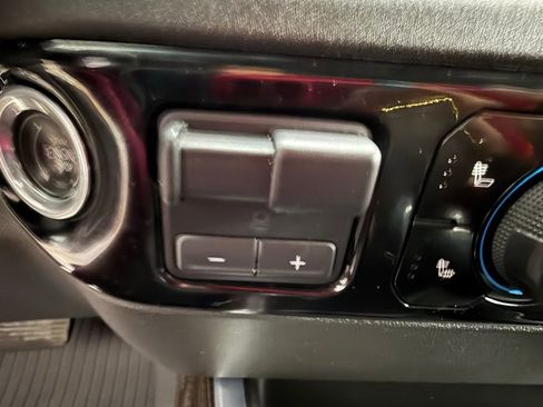 Used 2024 Chevrolet Silverado 1500 LT AWD/4WD image 14