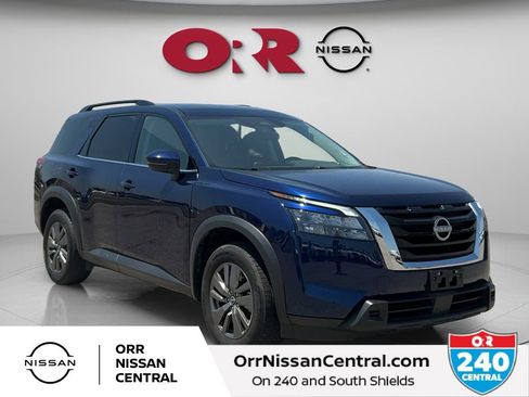 Used 2025 Nissan Pathfinder SV FWD image 3