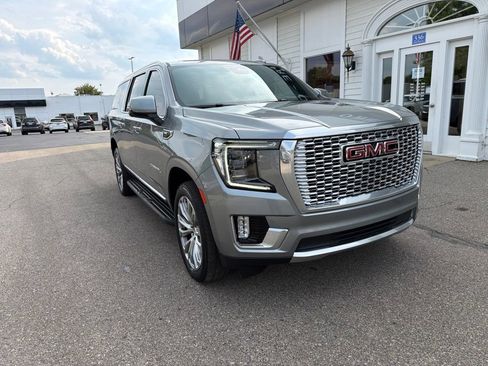 Certified 2023 GMC Yukon XL Denali AWD/4WD image 3