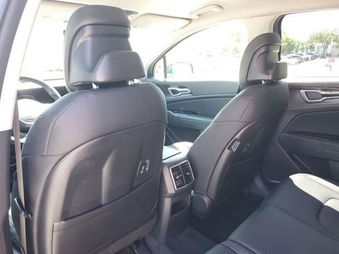 Certified 2025 Kia Sportage EX image 8