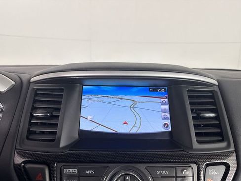 Used 2019 Nissan Pathfinder SL AWD/4WD image 6