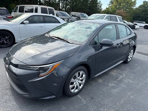 Used 2024 Toyota Corolla LE FWD image 2