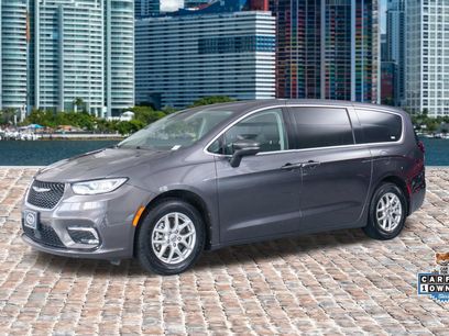 Used 2023 Chrysler Pacifica Touring-L