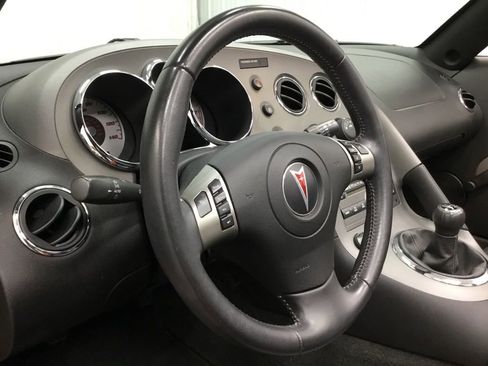 Used 2007 Pontiac Solstice Base w/ Premium Package image 8