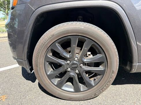 Used 2019 Jeep Grand Cherokee Altitude AWD/4WD image 4