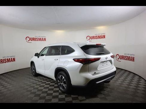 Used 2023 Toyota Highlander XLE AWD/4WD image 5