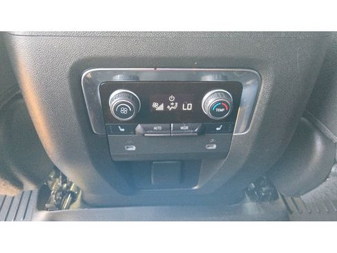 Used 2022 Chevrolet Tahoe Z71 w/ Z71 Off-Road Package AWD/4WD image 19