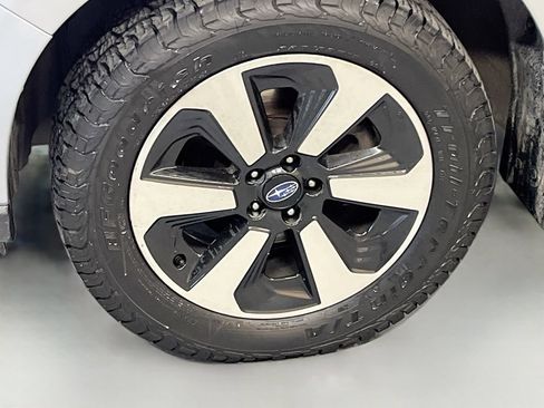 Used 2018 Subaru Forester 2.5i Premium w/ All-Weather Package AWD/4WD image 31