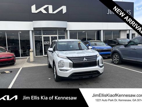 Used 2022 Mitsubishi Outlander ES image 1