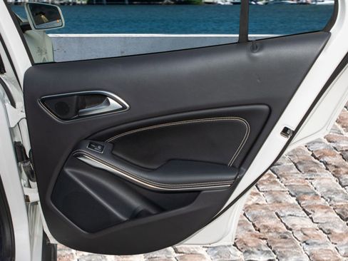 Used 2020 Mercedes-Benz GLA 250 w/ Convenience Package image 14