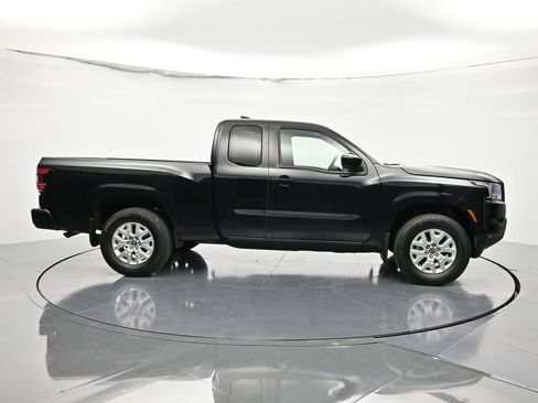 Used 2022 Nissan Frontier SV w/ Technology Package image 4
