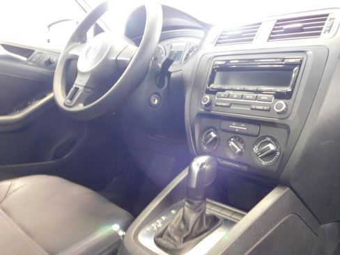 Used 2012 Volkswagen Jetta SE FWD image 12