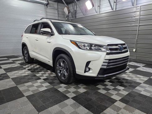 Used 2019 Toyota Highlander Limited Platinum image 4
