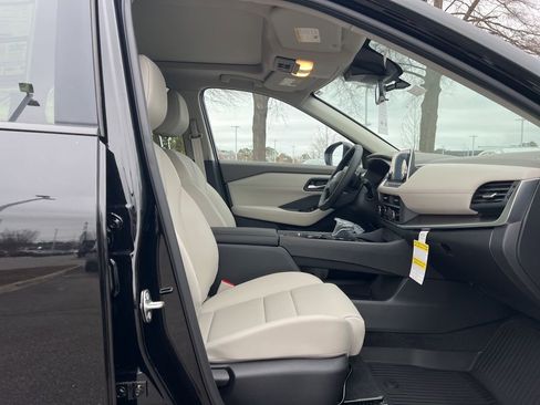 New 2025 Nissan Rogue SV w/ SV Premium Package image 30