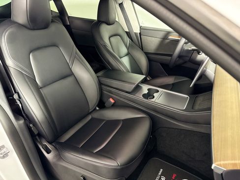 Used 2023 Tesla Model Y Long Range image 33