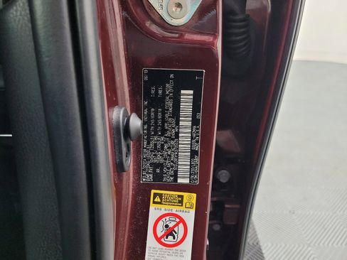 Used 2019 Toyota Highlander XLE AWD/4WD image 33