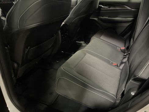 Used 2023 Jeep Grand Cherokee Laredo w/ Luxury Tech Group I image 11