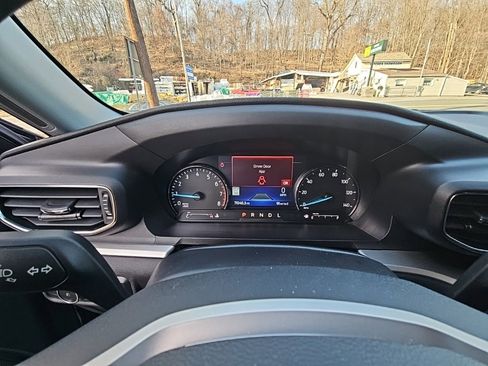 Used 2022 Ford Explorer XLT w/ Equipment Group 202A image 8