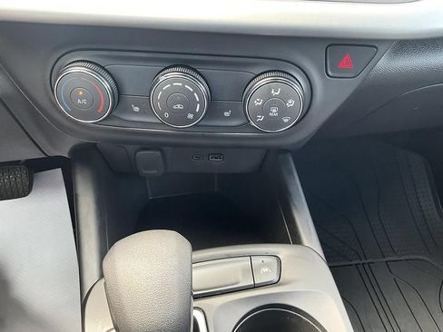 Used 2025 Chevrolet Trax RS w/ Driver Confidence Package FWD image 18