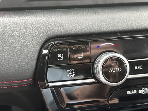 Used 2025 Honda Pilot Black Edition image 26