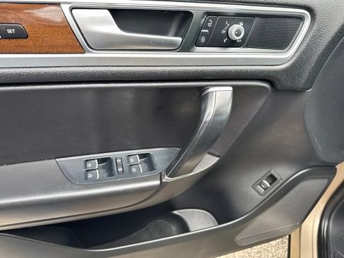 Used 2016 Volkswagen Touareg VR6 AWD/4WD image 26