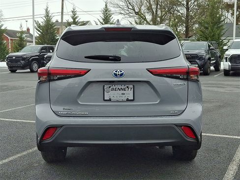 Certified 2022 Toyota Highlander Bronze Edition image 5