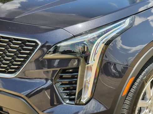 Used 2023 Cadillac XT4 Luxury w/ Cold Weather Package FWD image 9