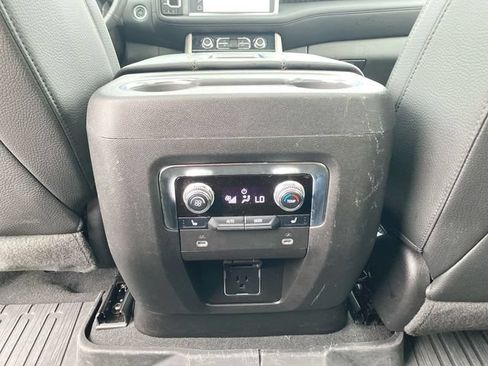 Used 2024 GMC Yukon Denali AWD/4WD image 22