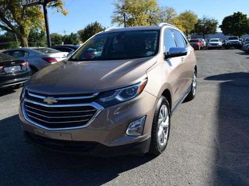 Used 2018 Chevrolet Equinox Premier image 2