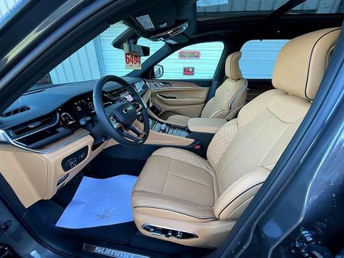 New 2025 Jeep Grand Cherokee Summit image 15
