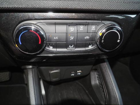 Used 2025 Chevrolet TrailBlazer LT w/ LT Cold Weather Package FWD image 12
