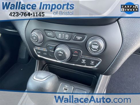 Used 2020 Jeep Cherokee Latitude Plus image 29