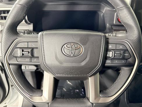 Certified 2025 Toyota Tacoma TRD Off-Road AWD/4WD image 14
