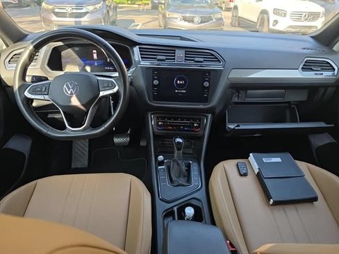 Used 2023 Volkswagen Tiguan SE w/ Panoramic Sunroof Package FWD image 6