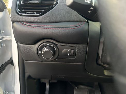 Certified 2025 Dodge Durango GT image 28