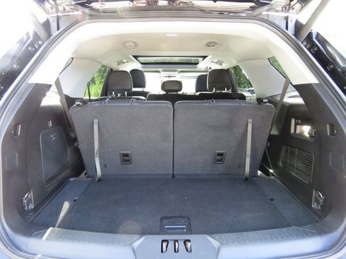 Used 2021 Ford Explorer XLT w/ Equipment Group 202A AWD/4WD image 18