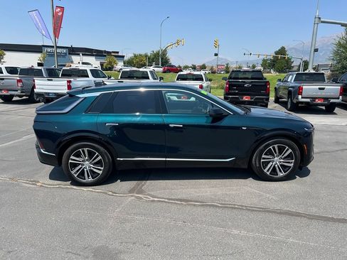 Used 2024 Cadillac Lyriq Luxury AWD/4WD image 7